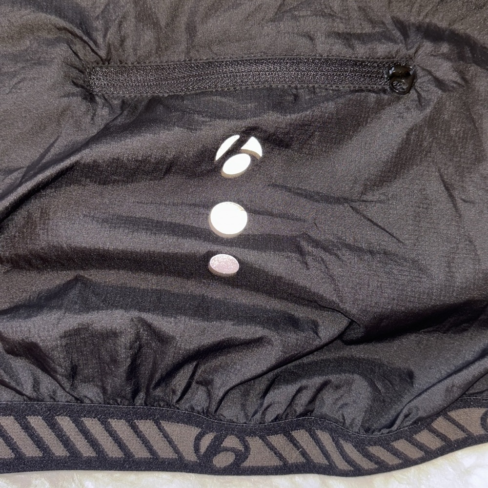 Bontrager Running Lightweight Packable Wind Jacket, Size M - Picture 10 of 16